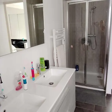 Belle Lit King Size Homestay Ares